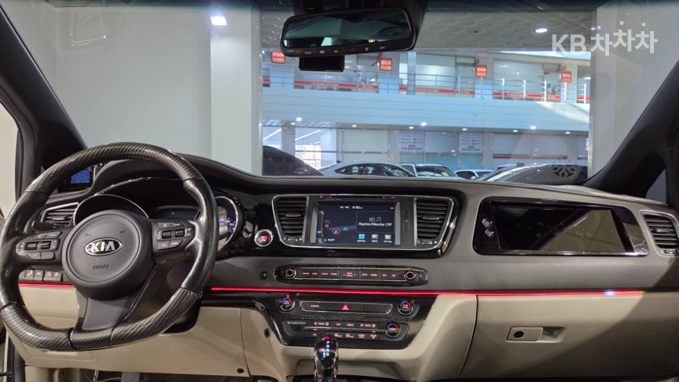 Kia Carnival — miniaturë 7