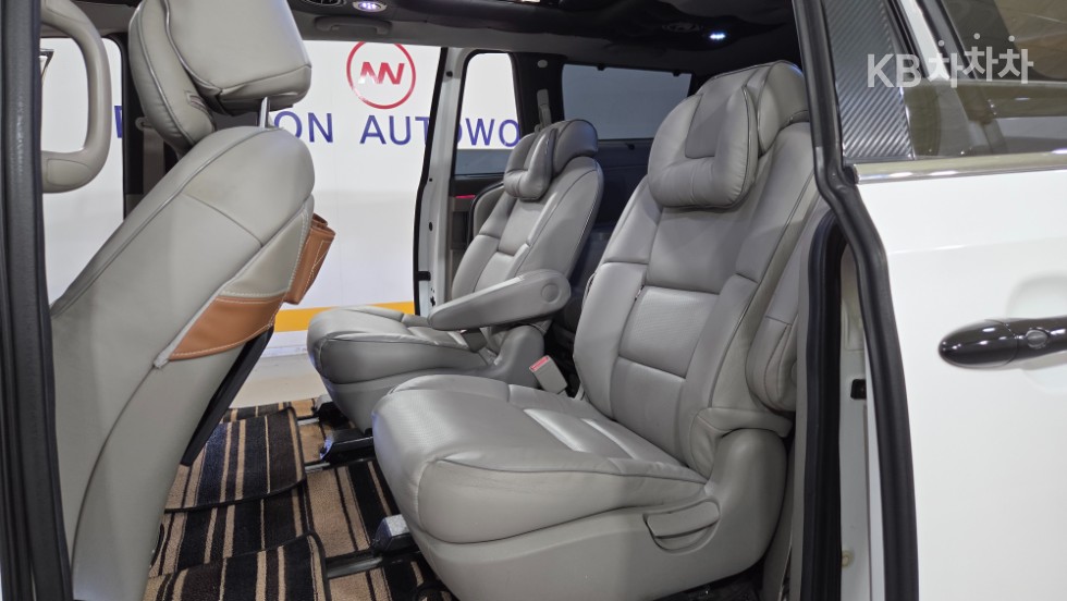 Kia Carnival — miniaturë 9