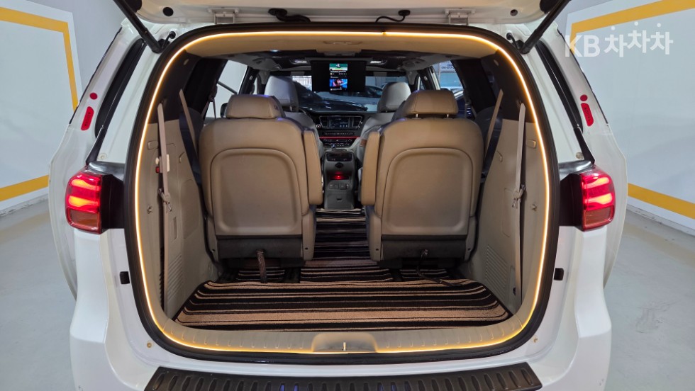 Kia Carnival — miniaturë 28