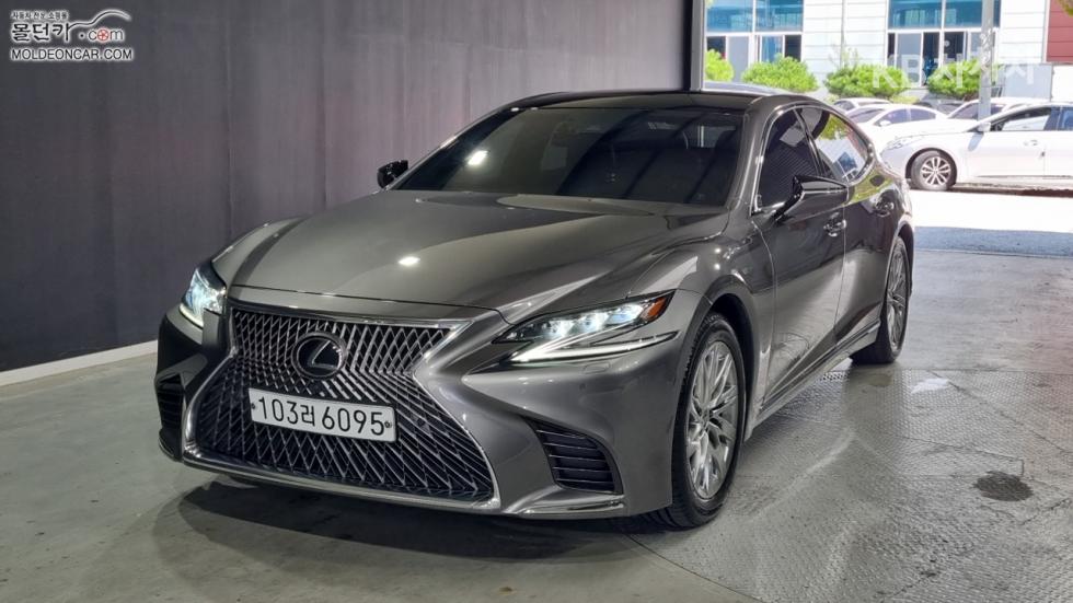 Lexus LS