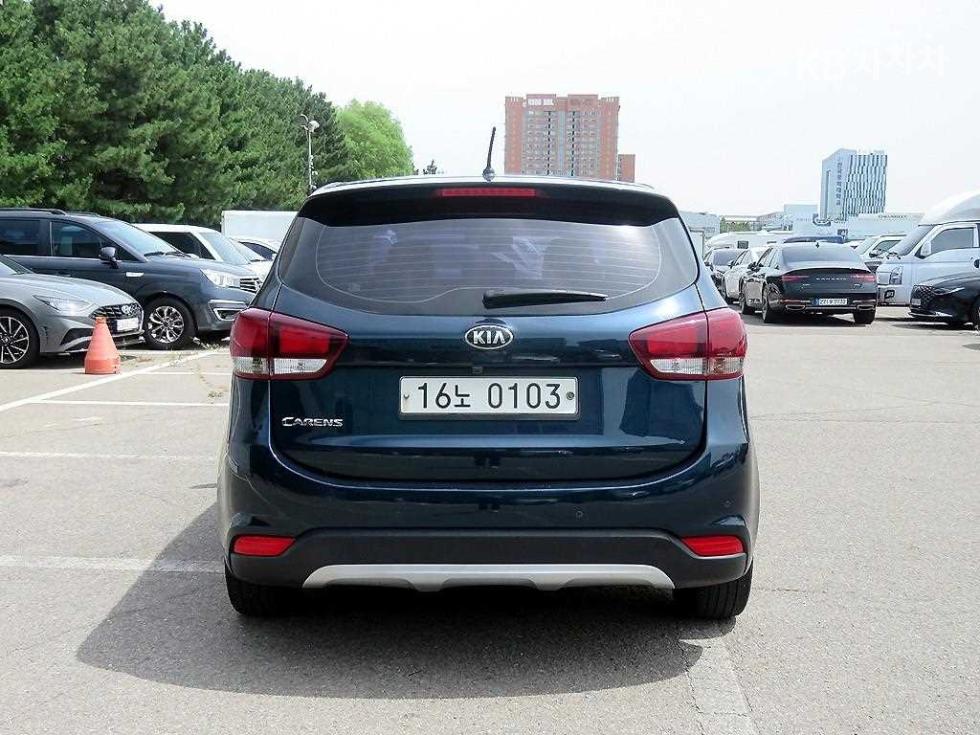 Kia Carens — miniaturë 3
