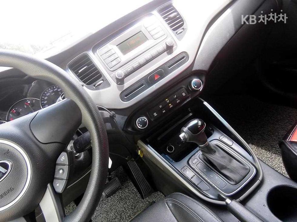 Kia Carens — miniaturë 12