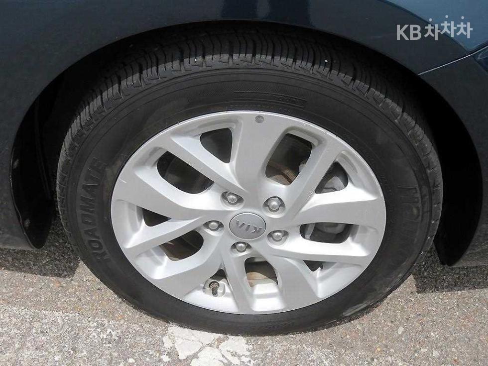 Kia Carens — miniaturë 20