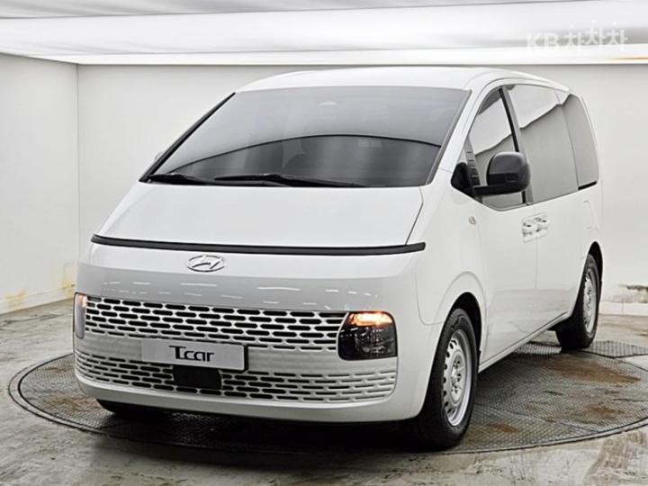 Hyundai Staria 2.2 투어러 11 스마트 — foto 1