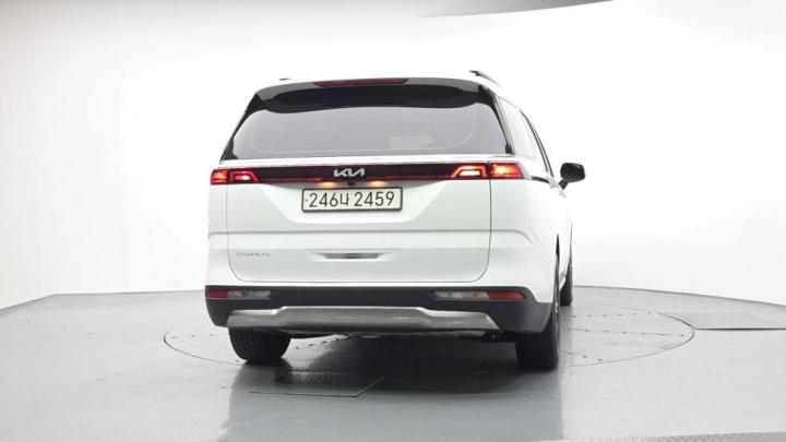 Kia Carnival — miniaturë 4
