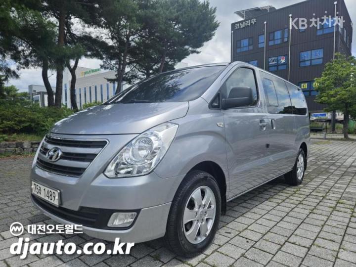 Hyundai Starex 4WD 12-Seater Wagon modern — foto 1