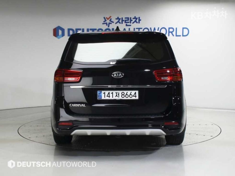 Kia Carnival — miniaturë 4