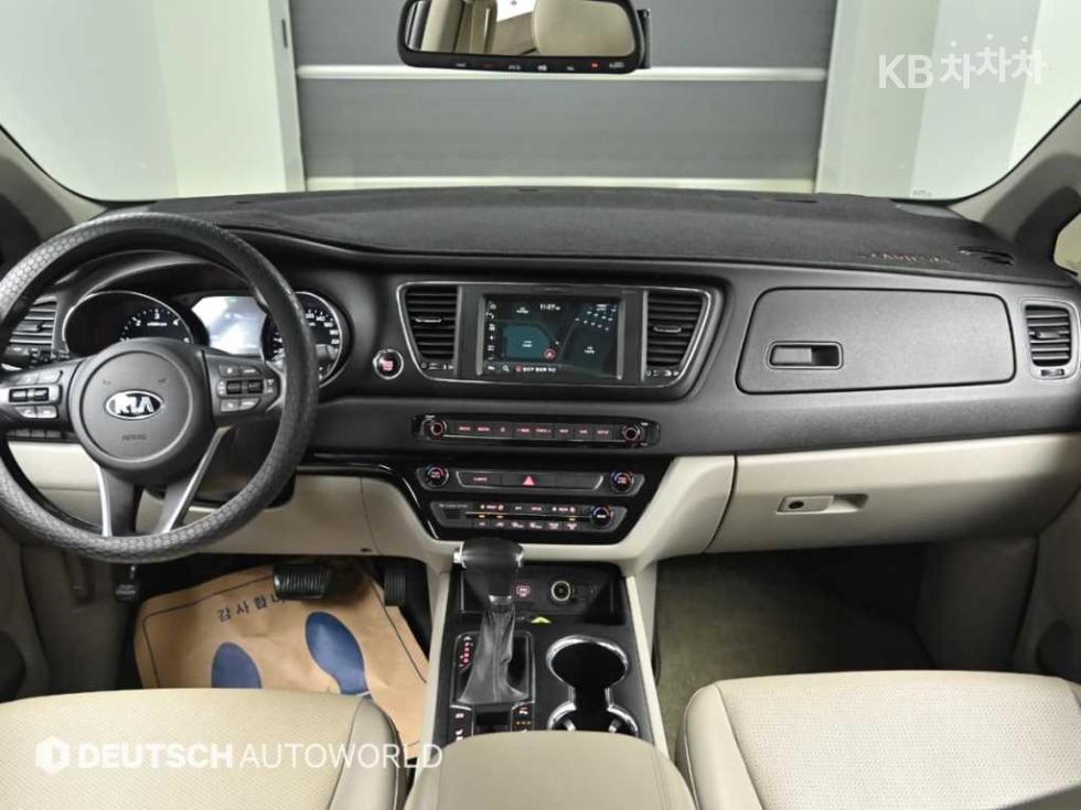 Kia Carnival — miniaturë 7