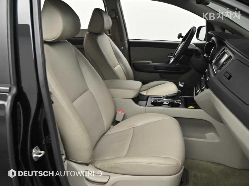Kia Carnival — miniaturë 10