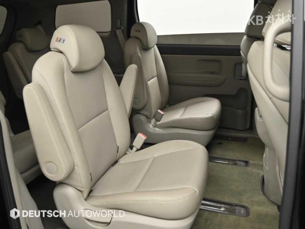 Kia Carnival — miniaturë 12