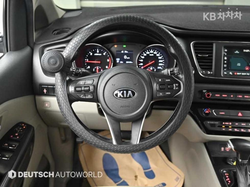 Kia Carnival — miniaturë 13