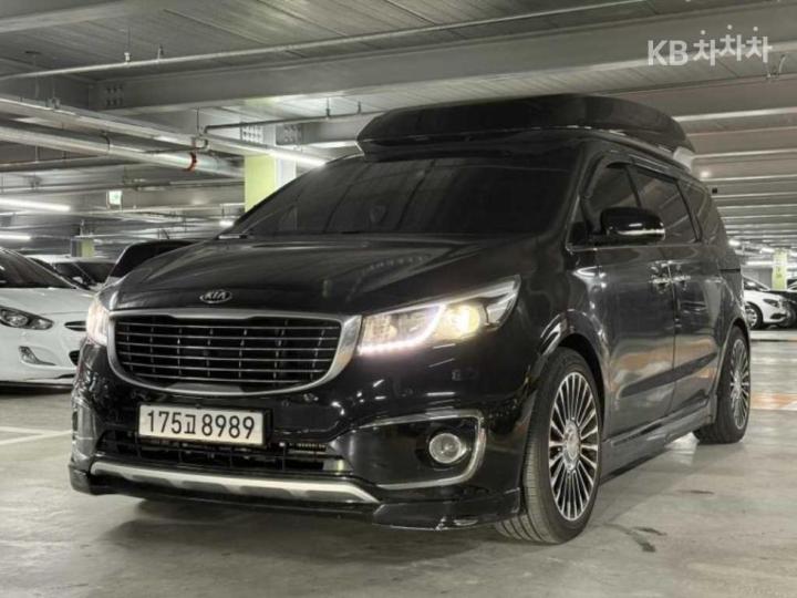 Kia Carnival 9-seater Hi-Limousine Prestige — foto 1