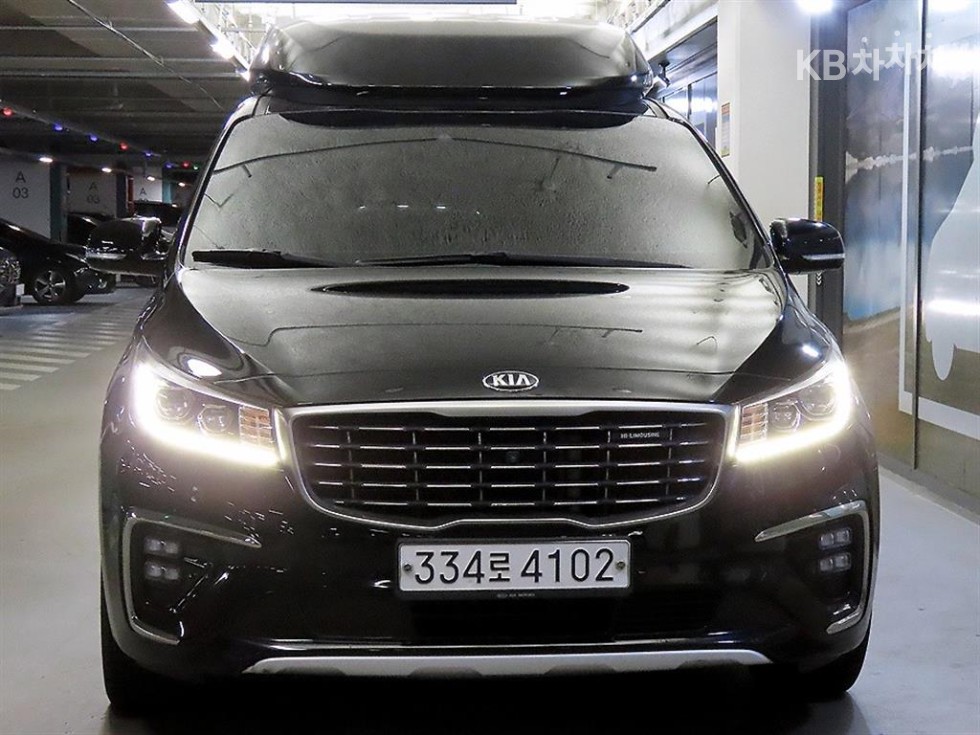Kia Carnival Noblesse Special — фото 1