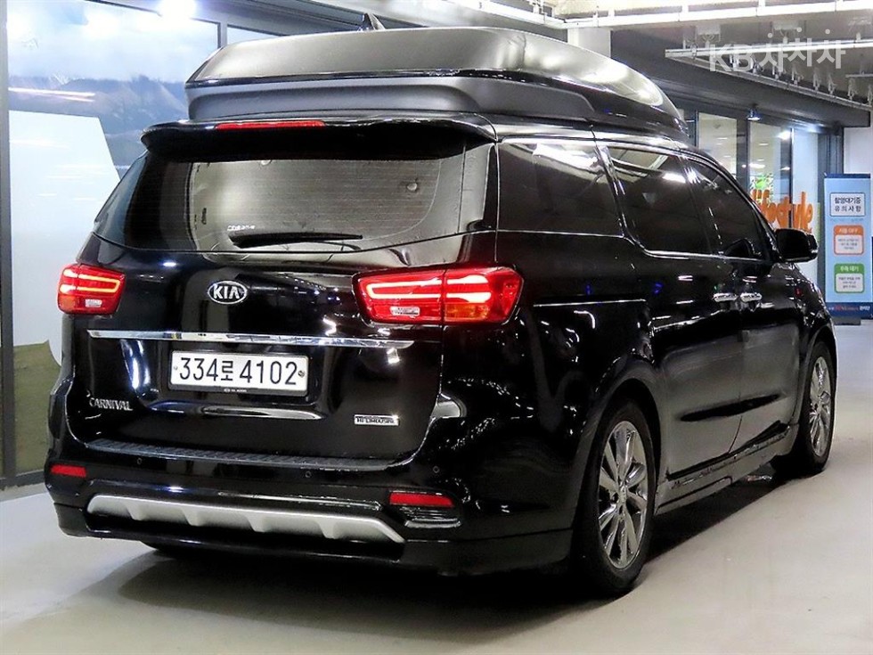 Kia Carnival Noblesse Special — фото 4