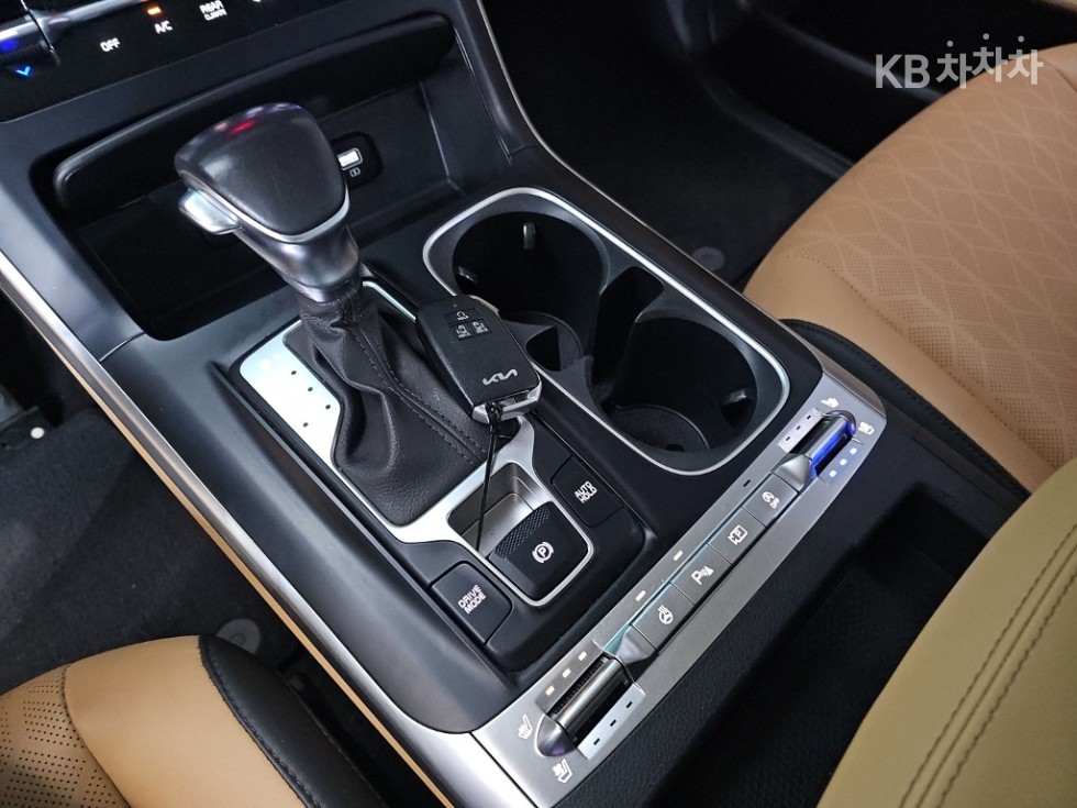 Kia Carnival — miniaturë 8