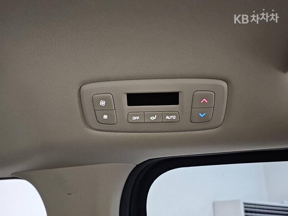 Kia Carnival — miniaturë 15