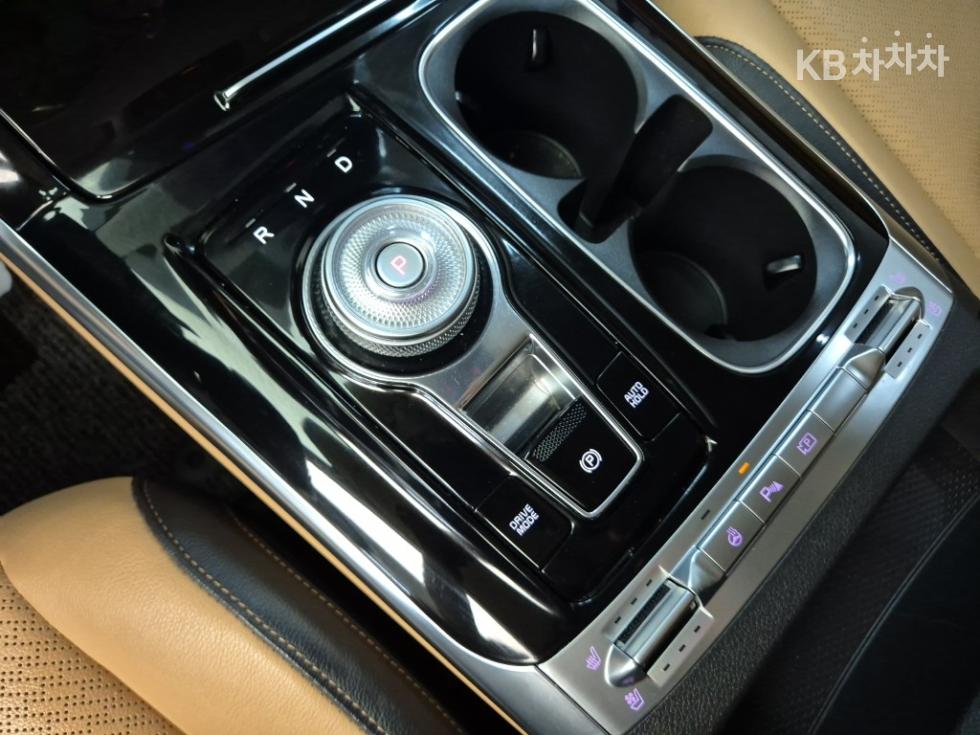 Kia Carnival — miniaturë 8
