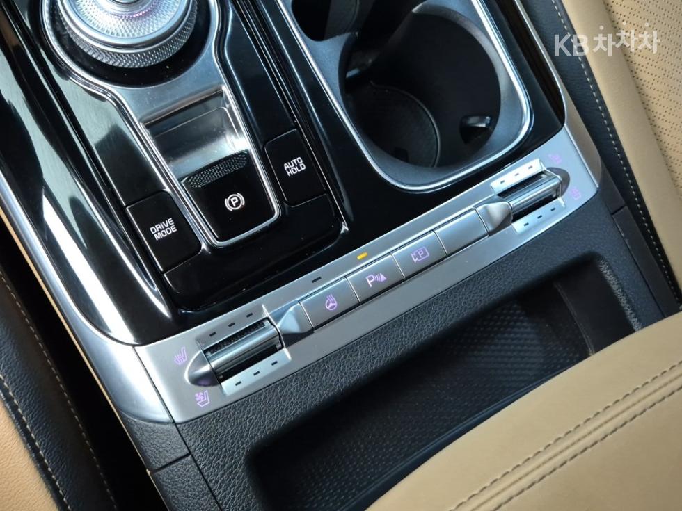 Kia Carnival — miniaturë 16