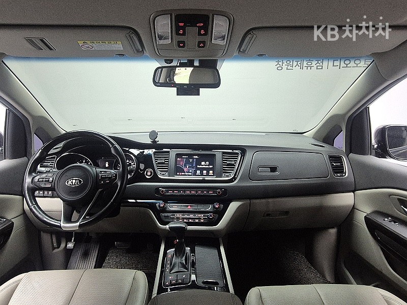 Kia Carnival — miniaturë 6