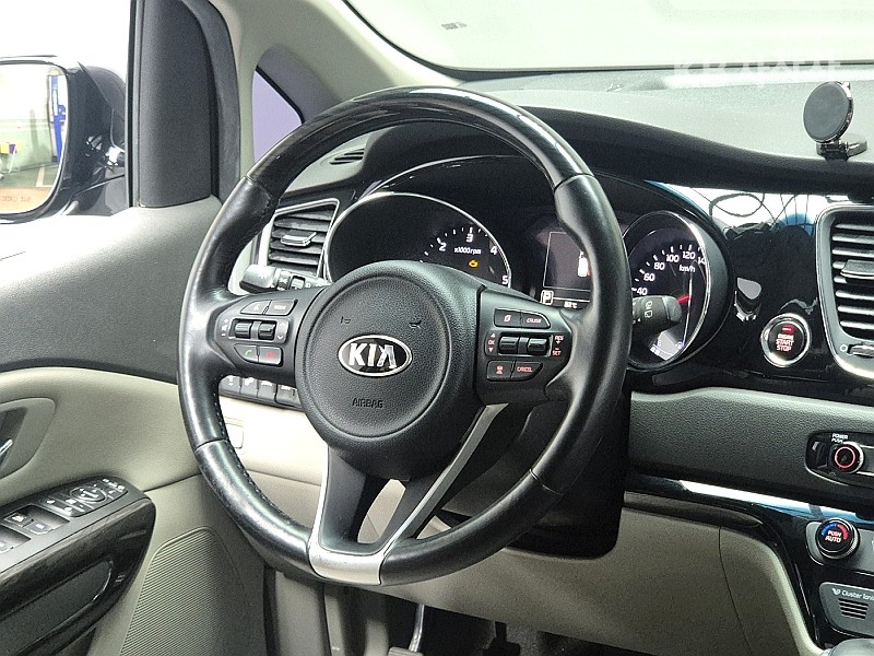 Kia Carnival — miniaturë 7