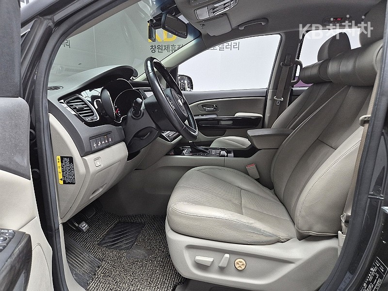 Kia Carnival — miniaturë 9
