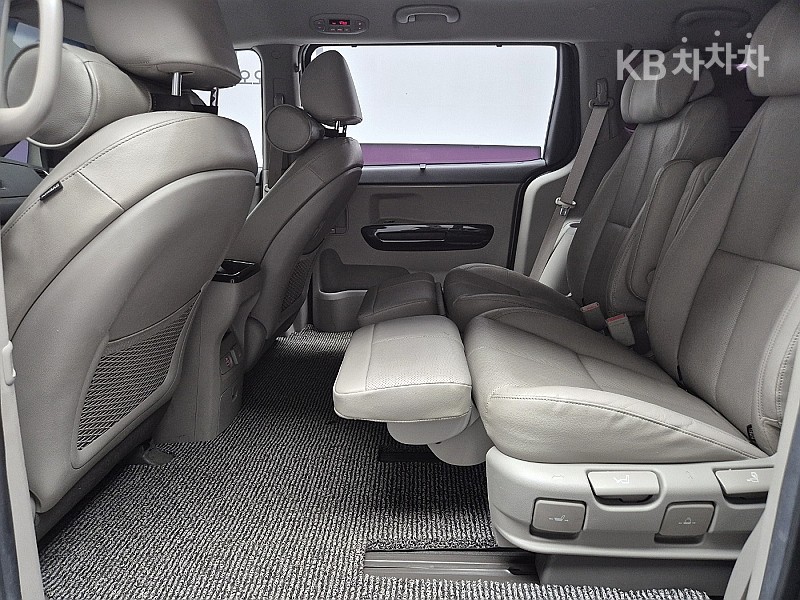 Kia Carnival — miniaturë 10