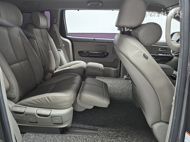 Kia Carnival — miniaturë 11