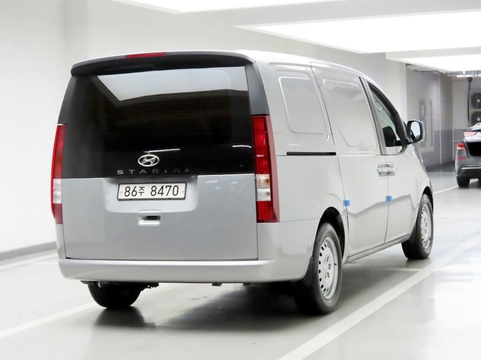 Hyundai Staria — miniaturë 4