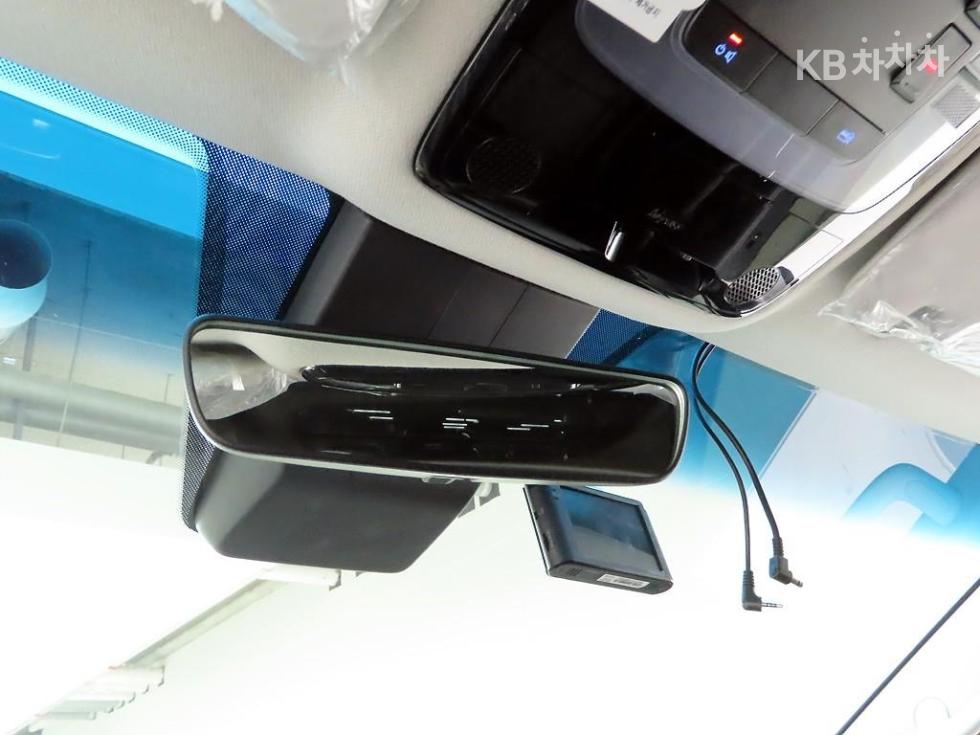 Hyundai Staria — miniaturë 13