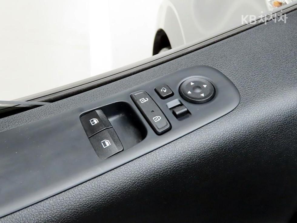 Hyundai Staria — miniaturë 16