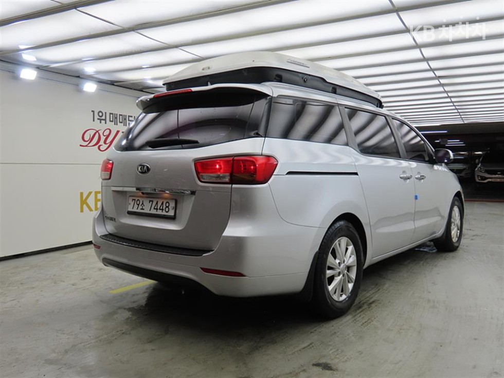 Kia Carnival — miniaturë 4