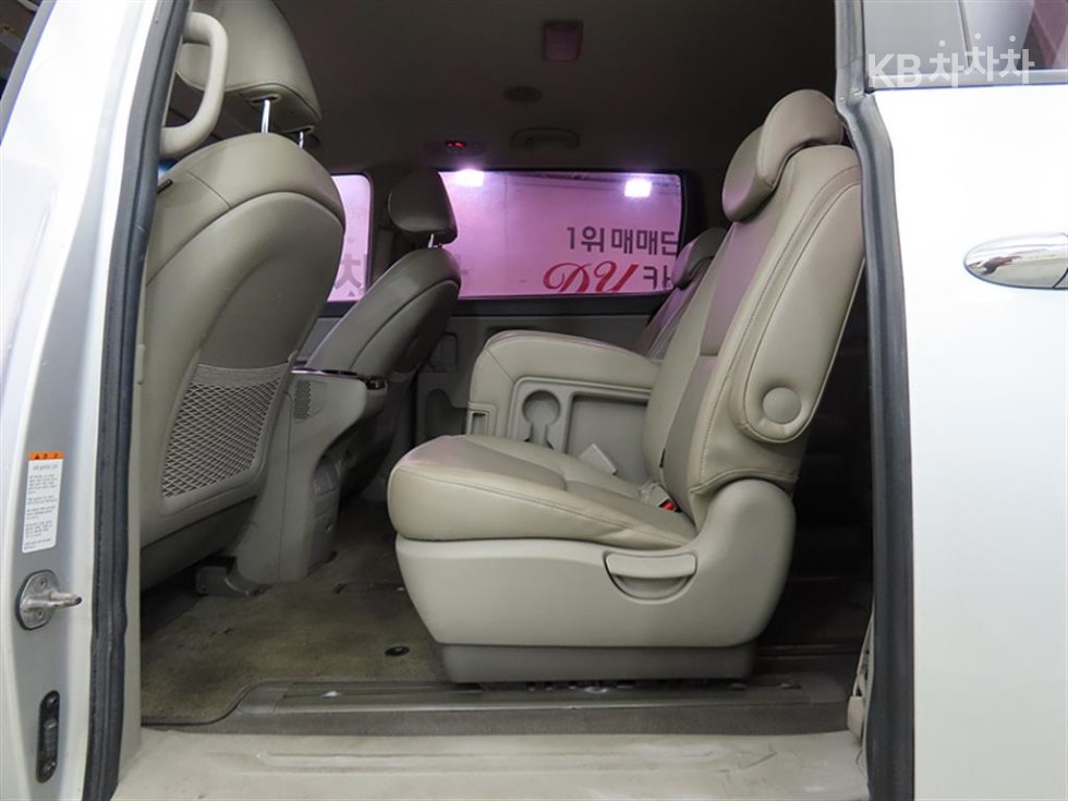 Kia Carnival — miniaturë 6