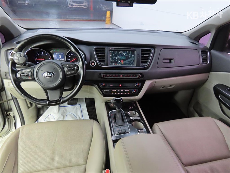 Kia Carnival — miniaturë 7