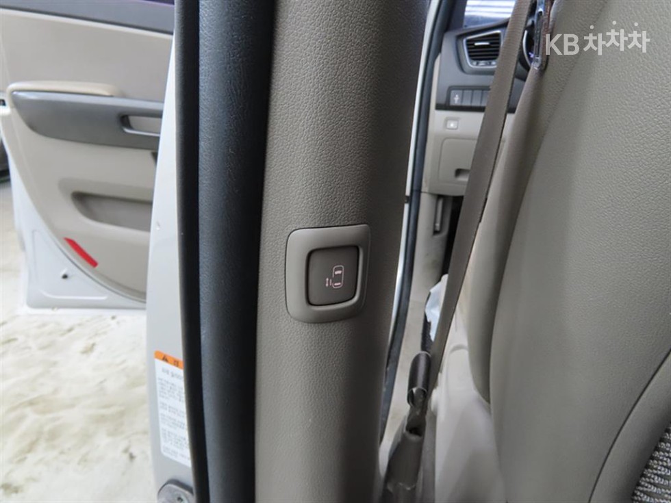 Kia Carnival — miniaturë 12