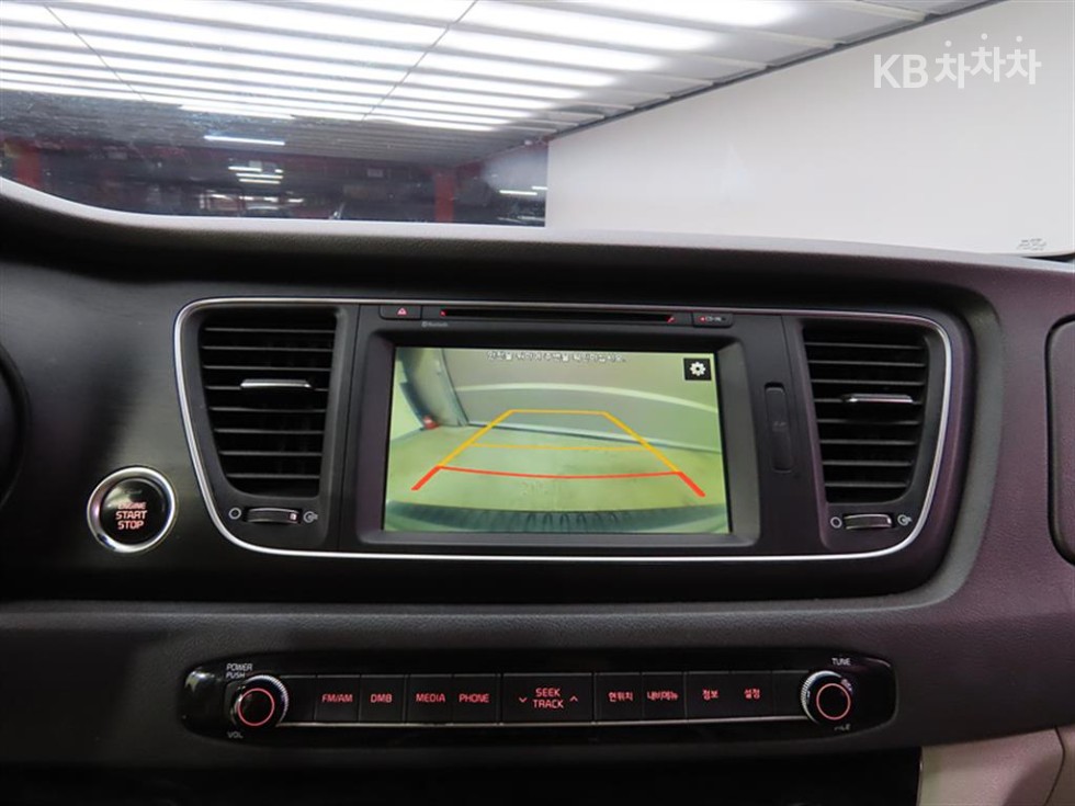 Kia Carnival — miniaturë 16