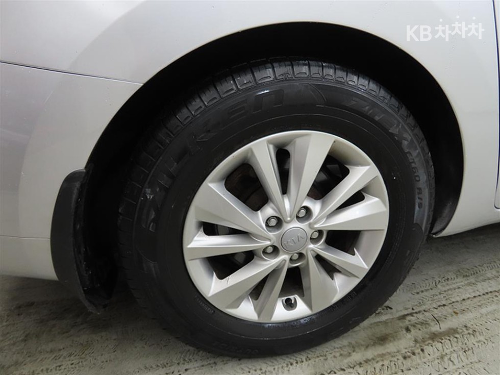 Kia Carnival — miniaturë 20