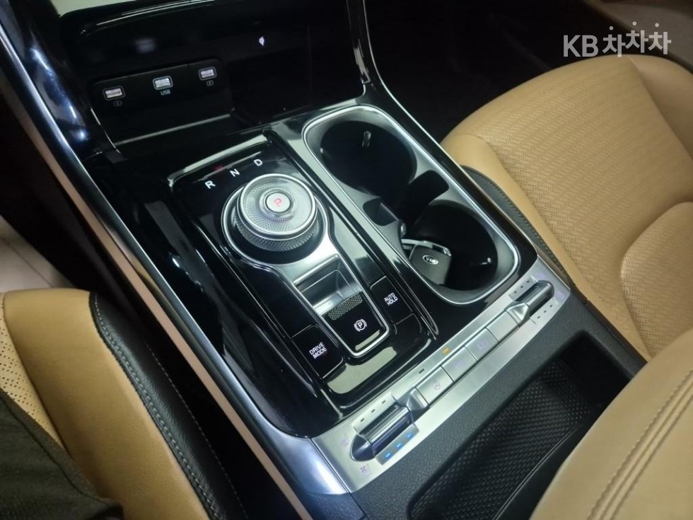 Kia Carnival — miniaturë 8