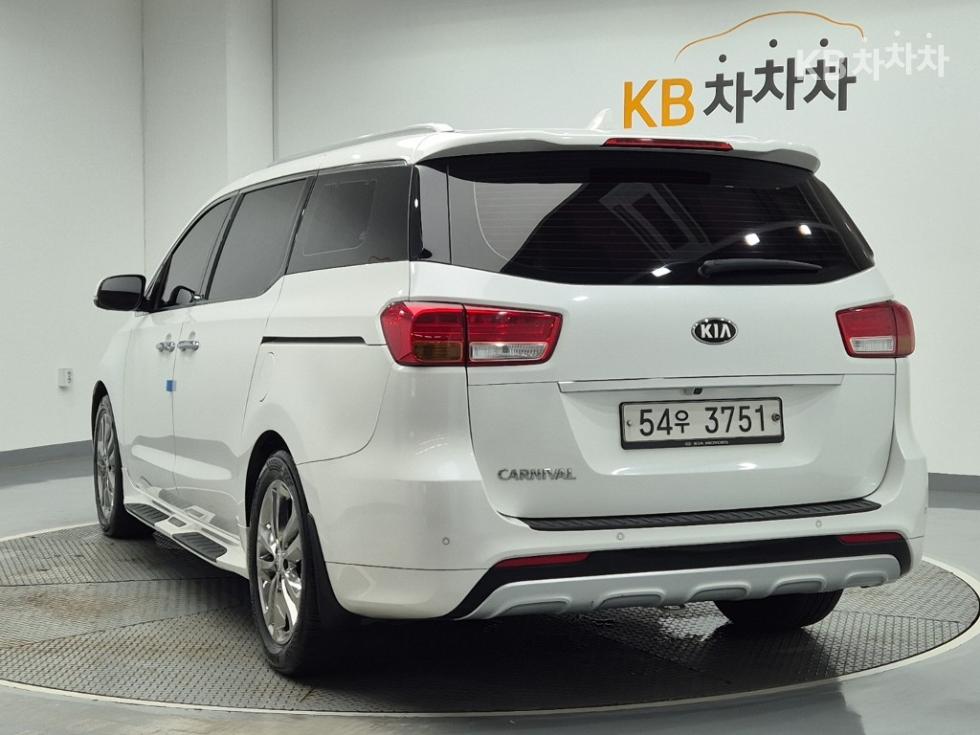 Kia Carnival — miniaturë 2