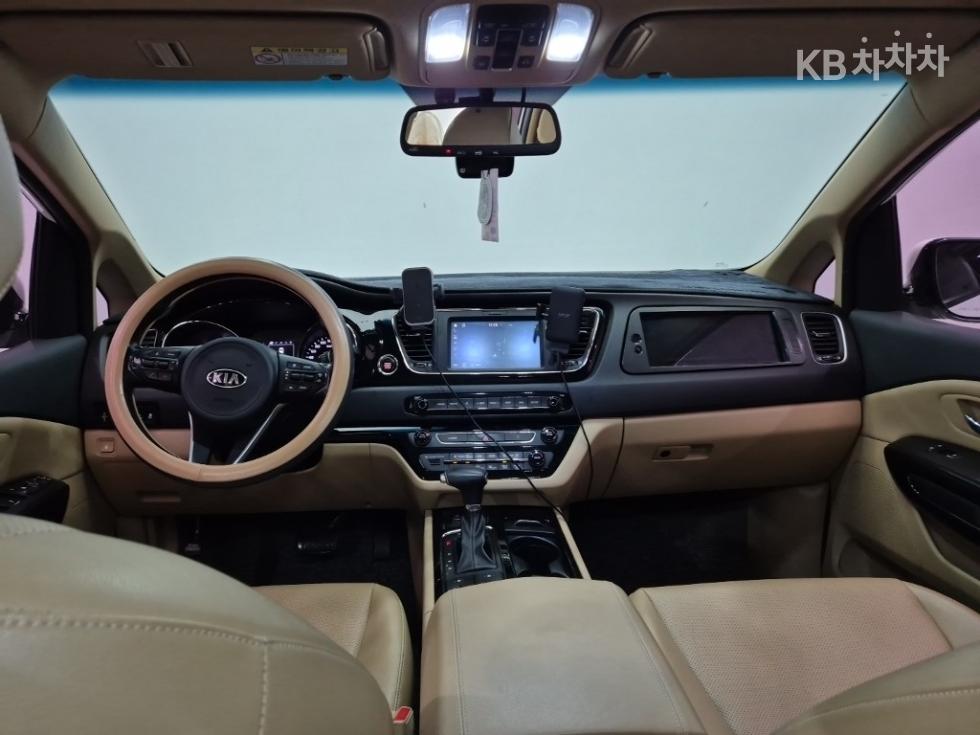 Kia Carnival — miniaturë 7