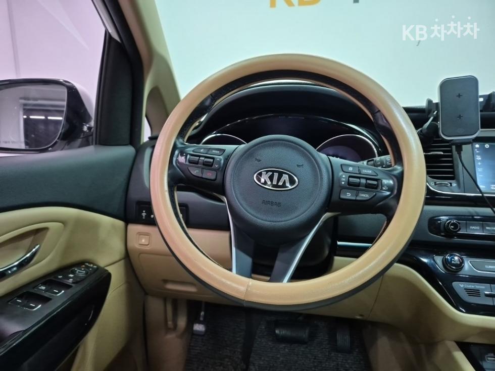 Kia Carnival — miniaturë 9