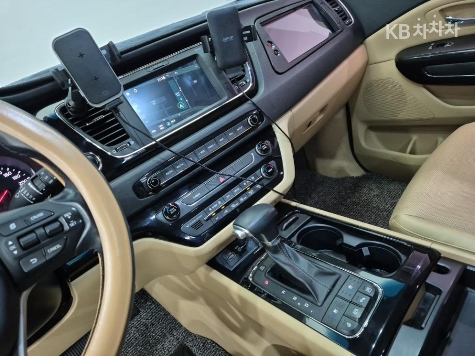 Kia Carnival — miniaturë 10