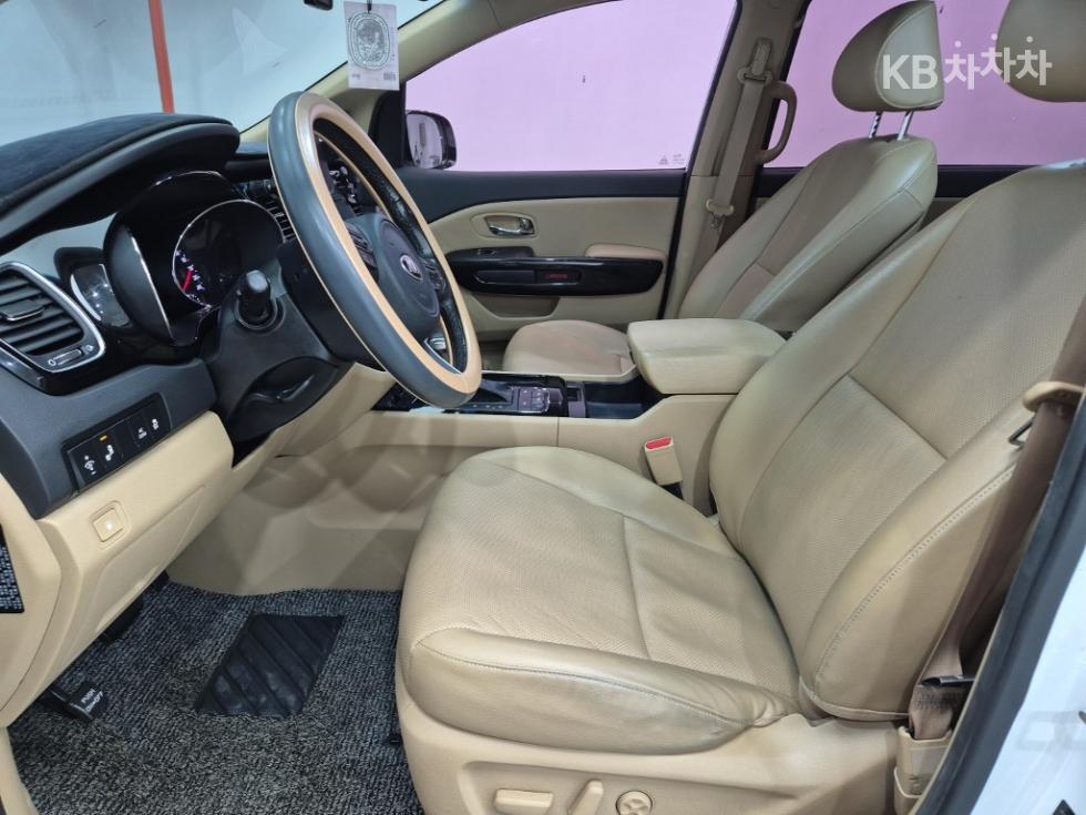 Kia Carnival — miniaturë 11
