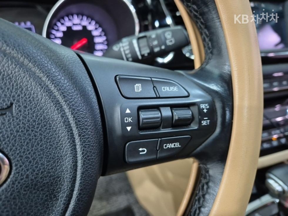 Kia Carnival — miniaturë 16