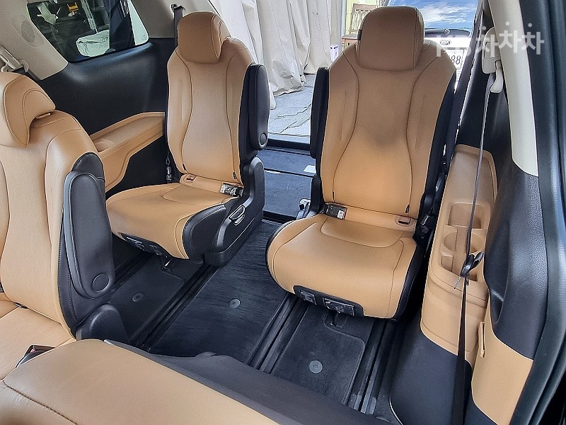 Kia Carnival — miniaturë 9