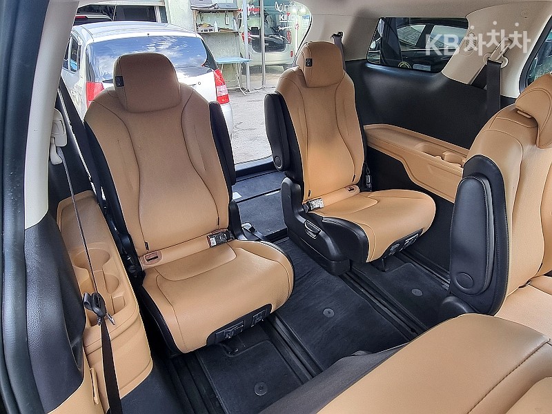 Kia Carnival — miniaturë 11