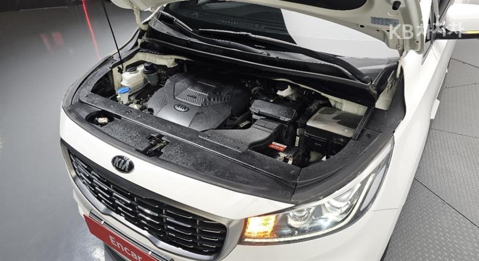 Kia Carnival — miniaturë 4