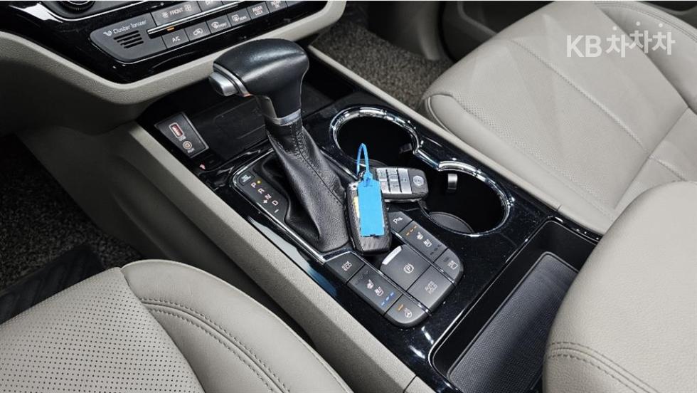 Kia Carnival — miniaturë 7