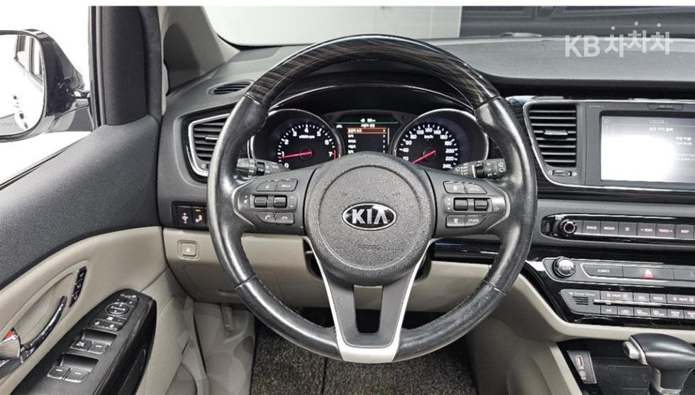 Kia Carnival — miniaturë 13
