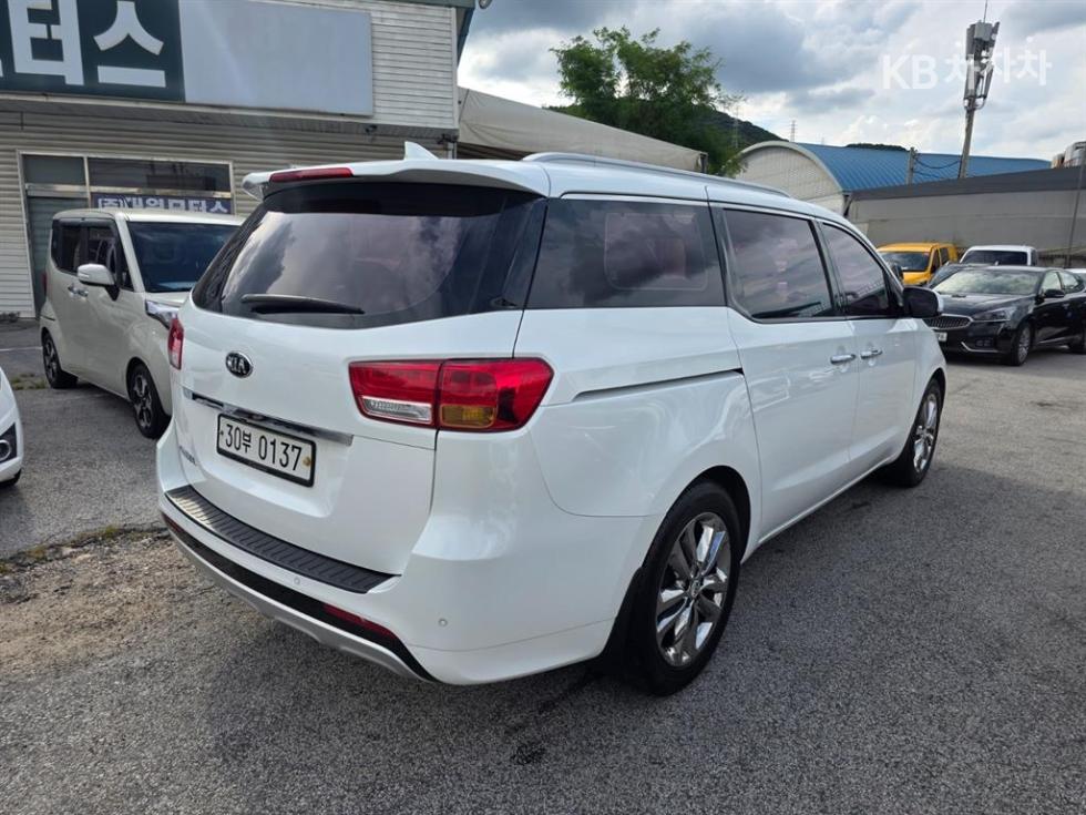 Kia Carnival — miniaturë 3