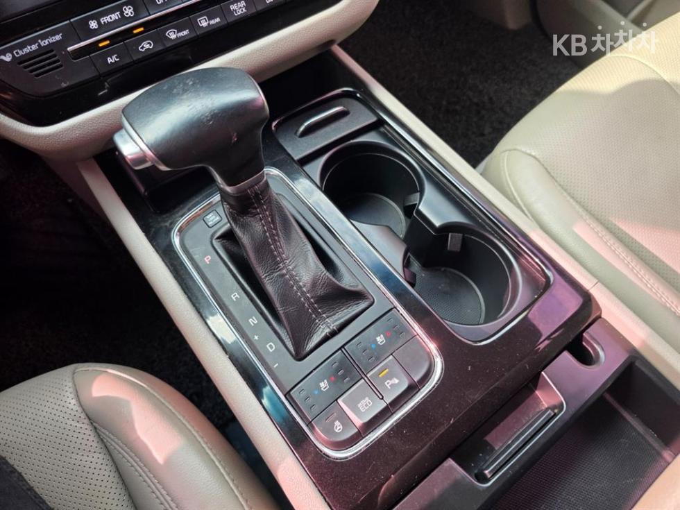 Kia Carnival — miniaturë 8